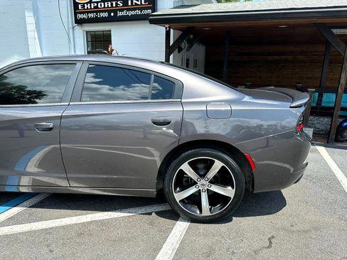 Used 2017 Dodge Charger SE image 12