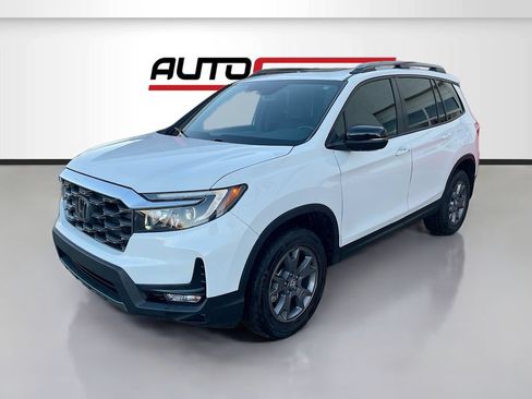 Used 2024 Honda Passport TrailSport image 3