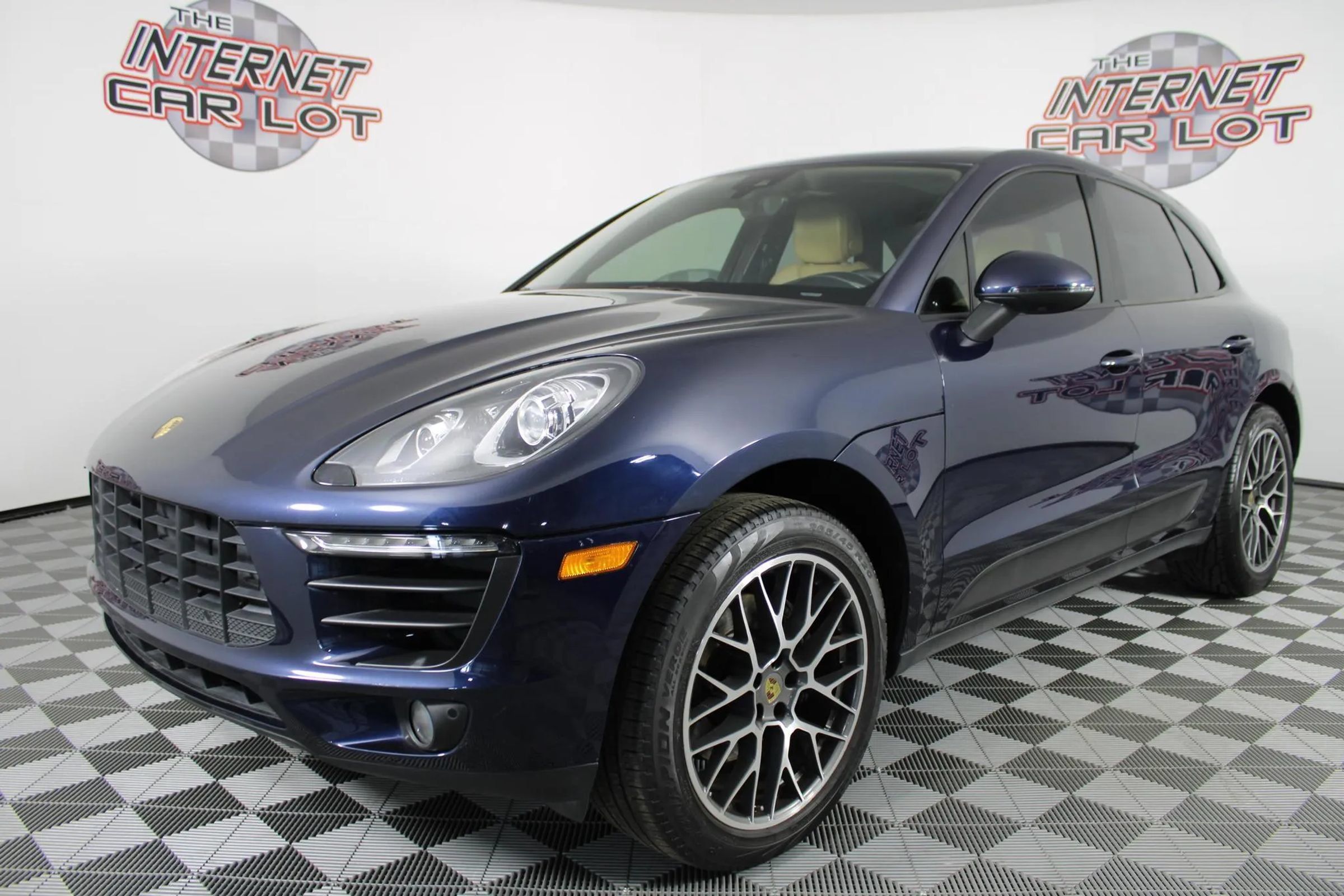 Used 2018 Porsche Macan Sport Edition AWD/4WD image 3