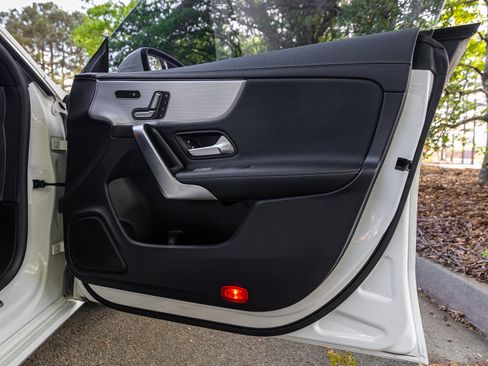 Used 2020 Mercedes-Benz CLA 250 image 31