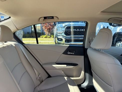 Used 2017 Honda Accord Touring image 14