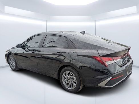 Used 2024 Hyundai Elantra SEL FWD image 5