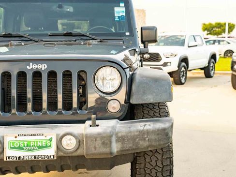 Used 2016 Jeep Wrangler Unlimited Rubicon w/ Connectivity Group AWD/4WD image 8