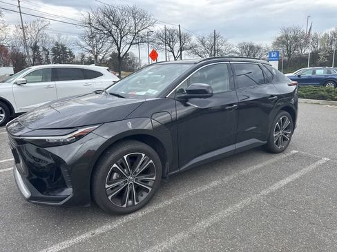 Used 2023 Toyota bZ4X Limited image 3