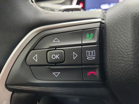 Used 2023 Jeep Grand Cherokee Altitude image 12