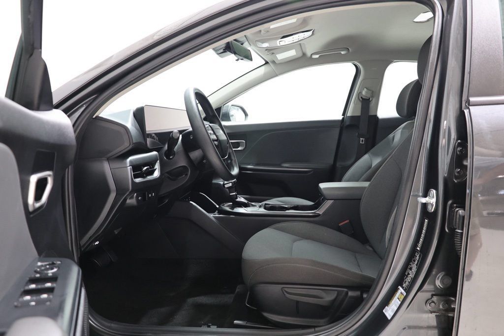 Used 2025 Kia K4 FWD image 17