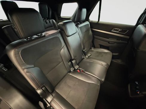 Used 2019 Ford Explorer XLT w/ Equipment Group 202A AWD/4WD image 19