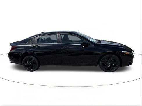 New 2026 Hyundai Elantra SEL Sport FWD image 2