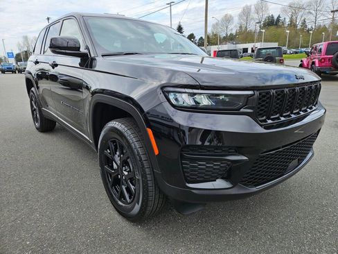 Used 2025 Jeep Grand Cherokee Altitude image 6