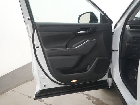 Used 2024 Toyota Highlander XLE image 22