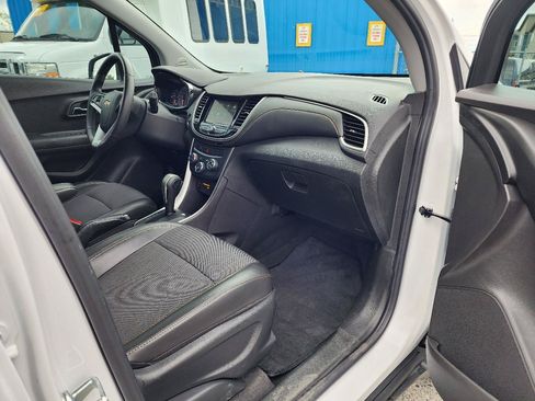 Used 2018 Chevrolet Trax LT w/ Driver Confidence Package FWD image 26