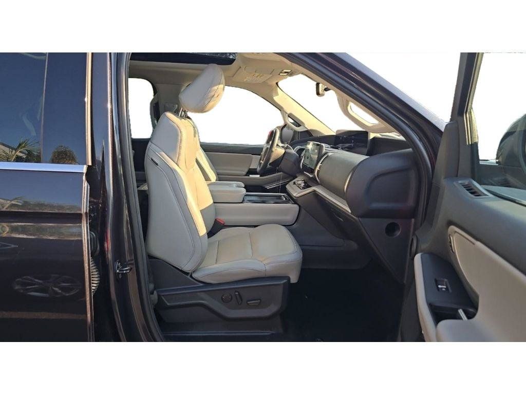 Used 2025 Ford Expedition Active AWD/4WD image 7
