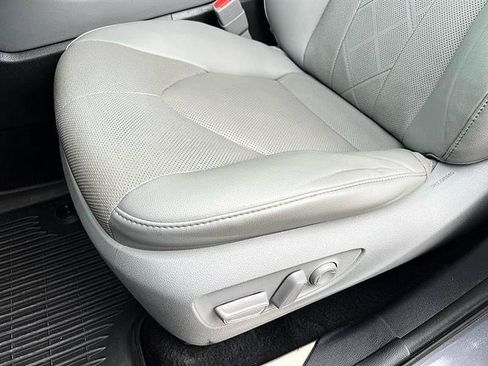 Used 2021 Toyota Highlander Platinum FWD image 13