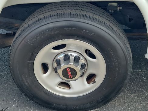 Used 2025 GMC Savana 3500 LT w/ LT Preferred Equipment Group RWD image 12