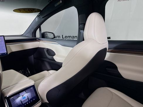 Used 2023 Tesla Model X image 22