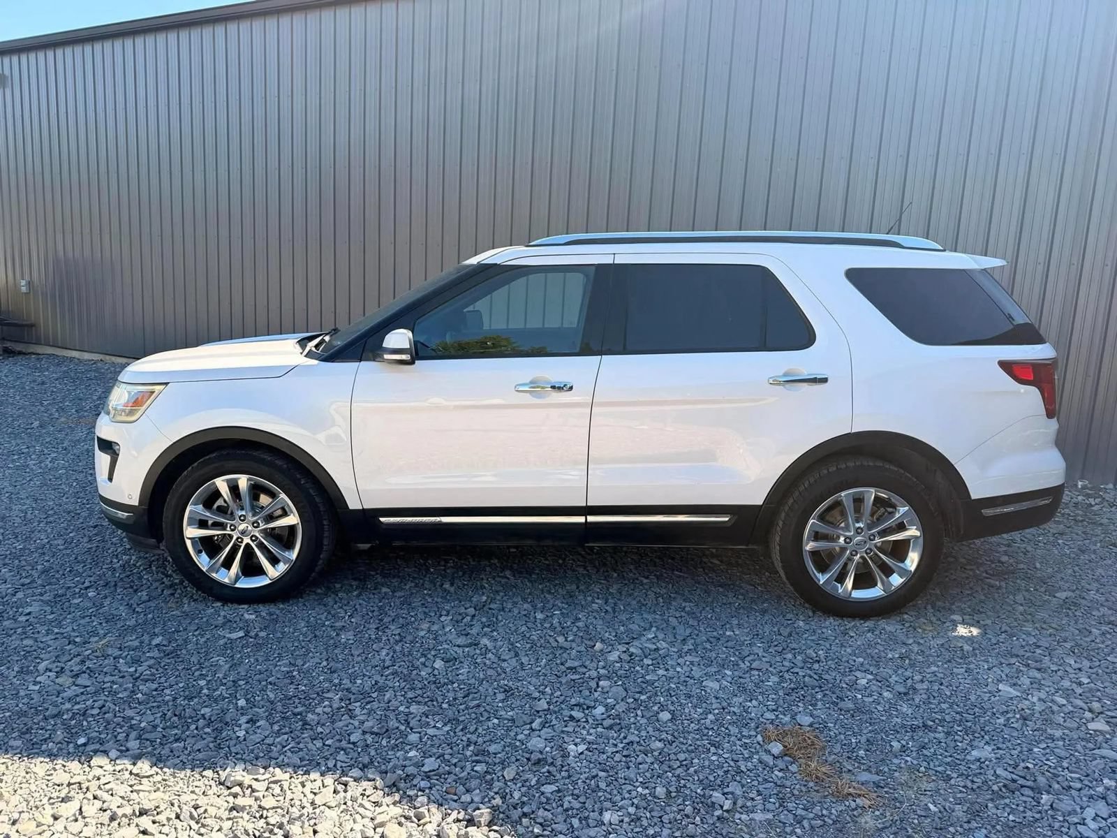 Used 2018 Ford Explorer Limited w/ Equipment Group 301A FWD image 8