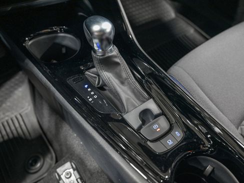 Used 2022 Toyota C-HR XLE image 23