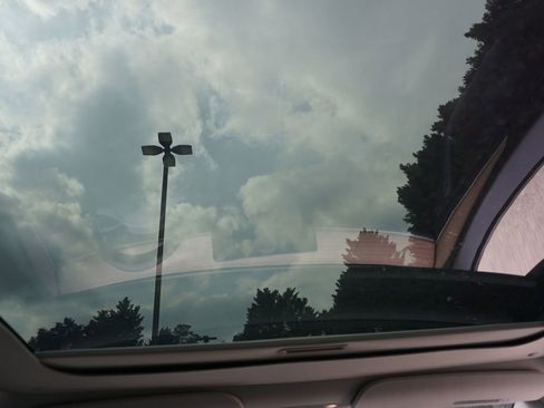 Used 2024 Tesla Model Y Long Range image 16