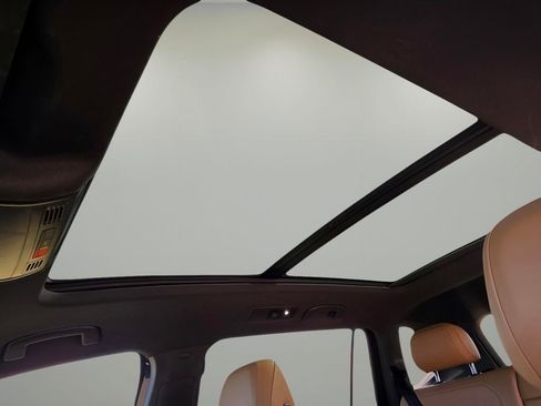 Used 2024 Volkswagen Tiguan SE image 24