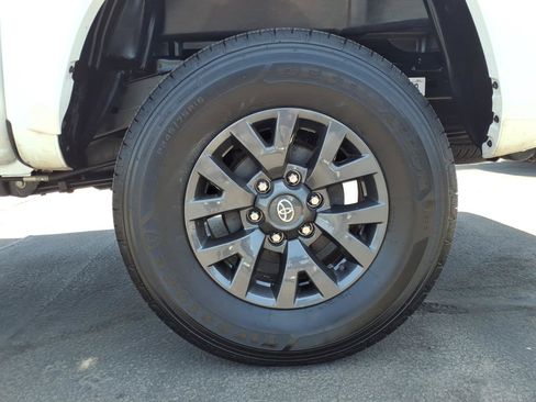 Certified 2023 Toyota Tacoma SR5 AWD/4WD image 9