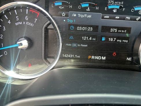 Used 2018 Ford Expedition Max XLT w/ Equipment Group 202A AWD/4WD image 9
