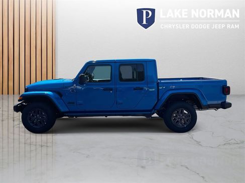 New 2025 Jeep Gladiator Sport image 6