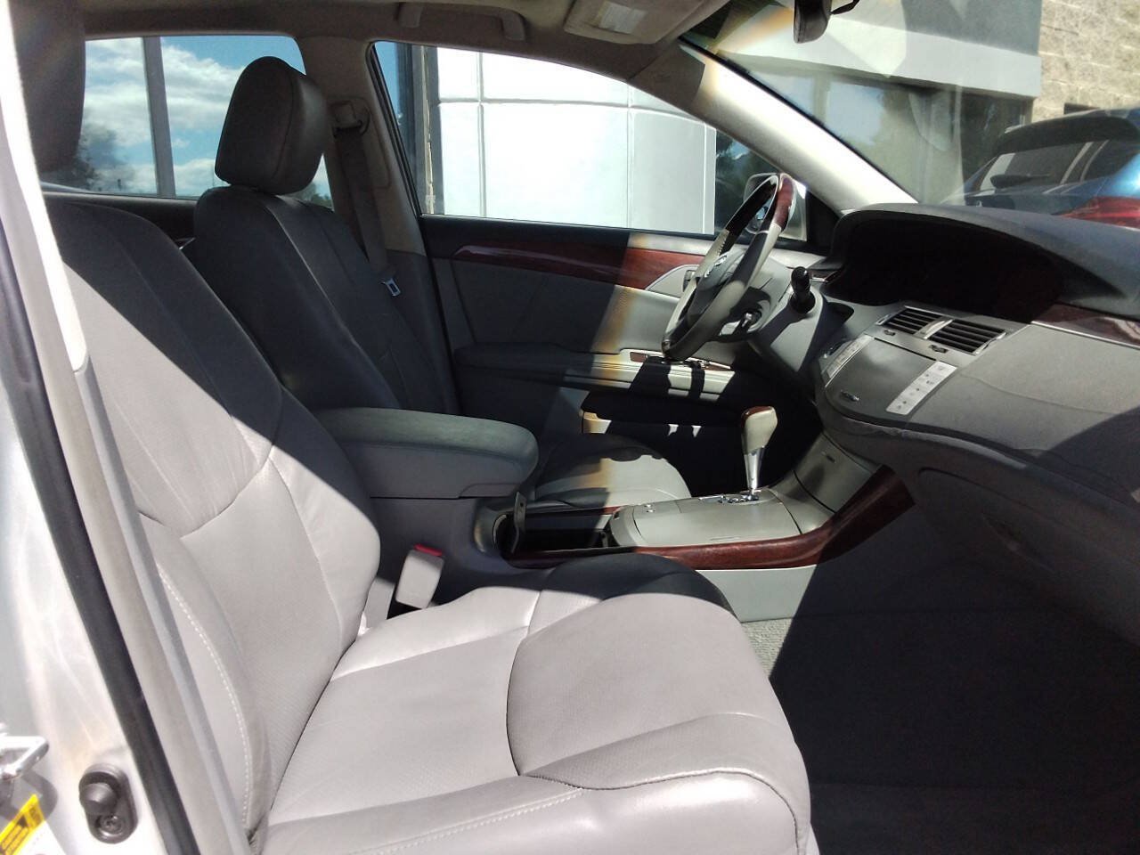 Used 2010 Toyota Avalon Limited FWD image 12