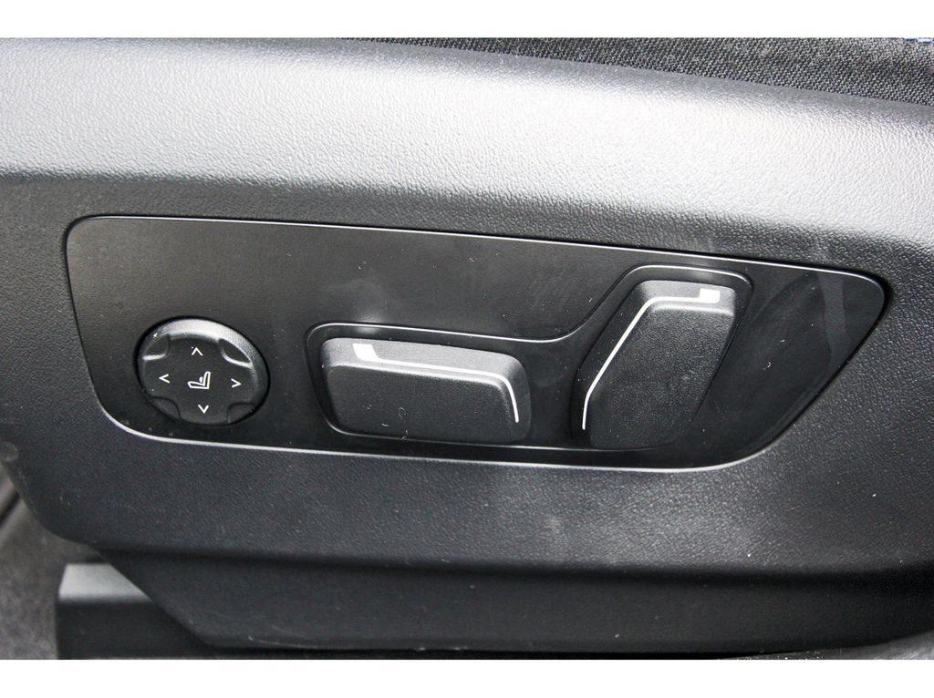 Used 2024 BMW i5 eDrive40i w/ M Sport Package RWD image 38