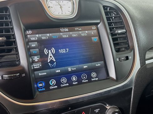 Used 2018 Chrysler 300 Touring L image 19