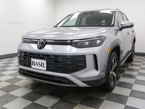 New 2026 Volkswagen Tiguan SE image 4