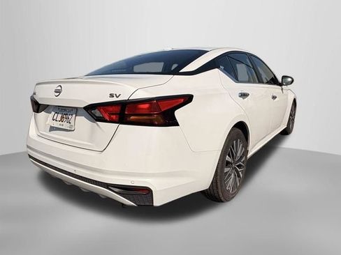 Used 2024 Nissan Altima 2.5 SV FWD image 8