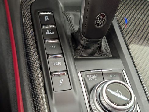 Used 2022 Maserati Levante Modena image 27