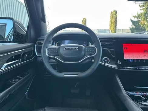 Used 2022 Jeep Wagoneer Series III w/ Premium Group I image 18