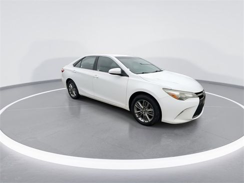 Used 2016 Toyota Camry SE image 2