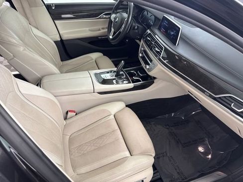 Used 2016 BMW 750i xDrive image 26
