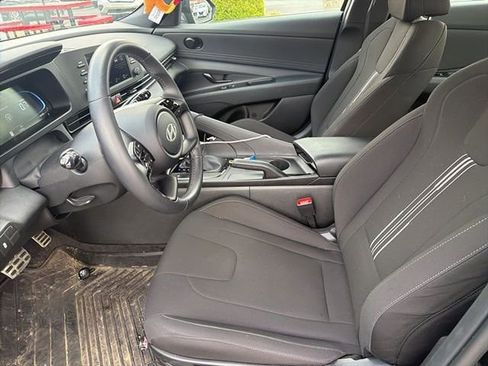 Used 2025 Hyundai Elantra Sport image 4