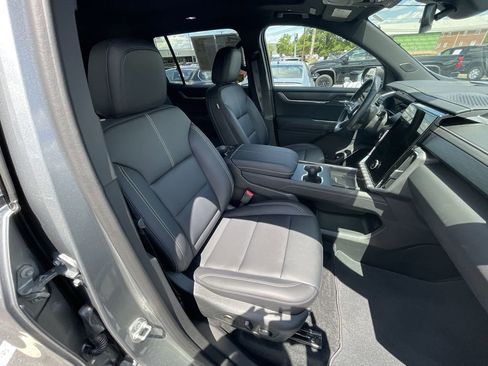 Used 2024 GMC Acadia Elevation w/ Super Cruise Package FWD image 27