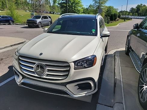 Used 2024 Mercedes-Benz GLS 450 4MATIC image 2