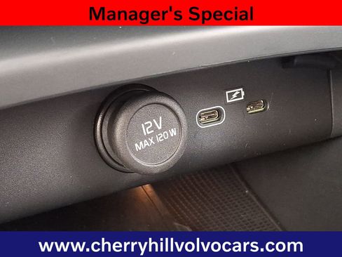 Certified 2025 Volvo XC40 B5 Ultra w/ Protection Package Premier image 24