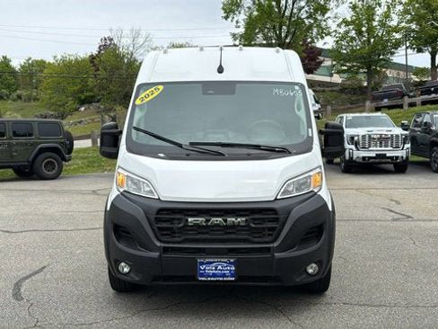 Used 2025 RAM ProMaster 2500 w/ Convenience Group FWD image 3