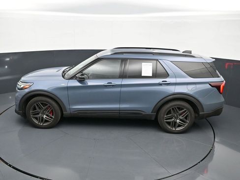 Used 2025 Ford Explorer ST-Line w/ Premium Package RWD image 21
