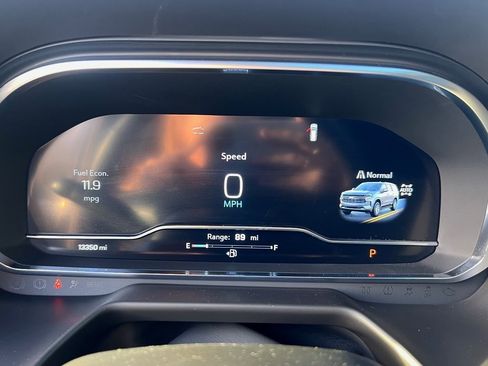 Used 2024 Chevrolet Suburban RST w/ Luxury Package image 5