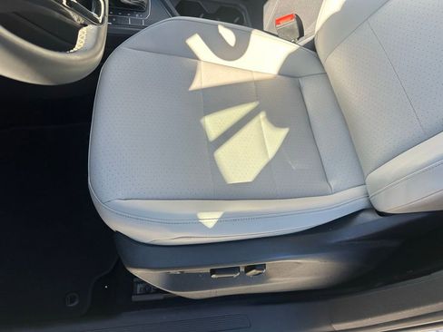 Used 2021 Volkswagen Tiguan SE w/ Panoramic Sunroof Package image 23