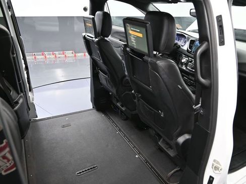 Used 2022 Chrysler Pacifica Touring-L w/ Uconnect Theater Family Group image 49