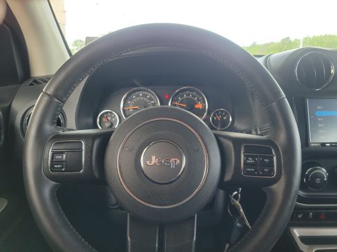 Used 2014 Jeep Compass Latitude w/ Sun/Sound Group FWD image 15