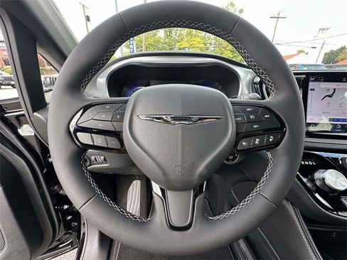 New 2026 Chrysler Pacifica Limited w/ S Appearance Package image 25