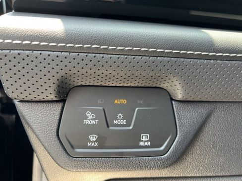 Used 2025 Volkswagen Atlas SE image 15