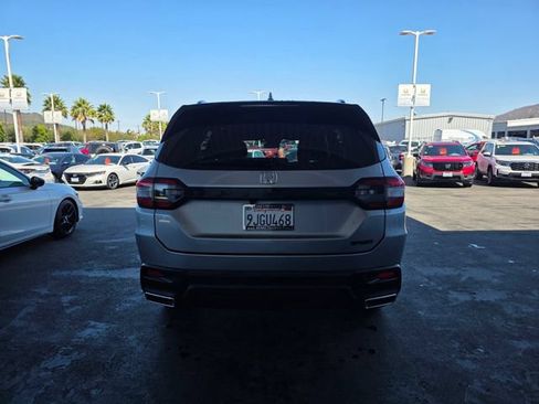 Used 2023 Honda Pilot Sport image 8