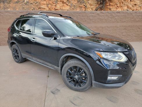 Used 2018 Nissan Rogue SV AWD/4WD image 3