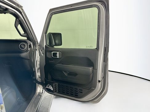 Used 2020 Jeep Gladiator Overland image 30